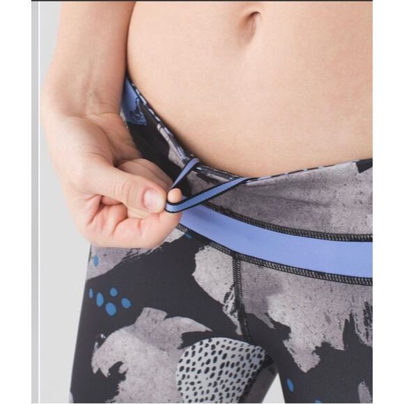 Lululemon Run Inspired Crop II Full in Luxtrem (Mesh) Size 8 - Picture 6 of 11